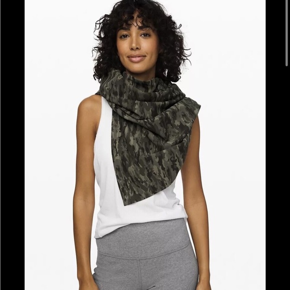 Lululemon Vinyasa Scarf Evergreen Camo Green One Size Wrap Versatile Stretch - Picture 3 of 9